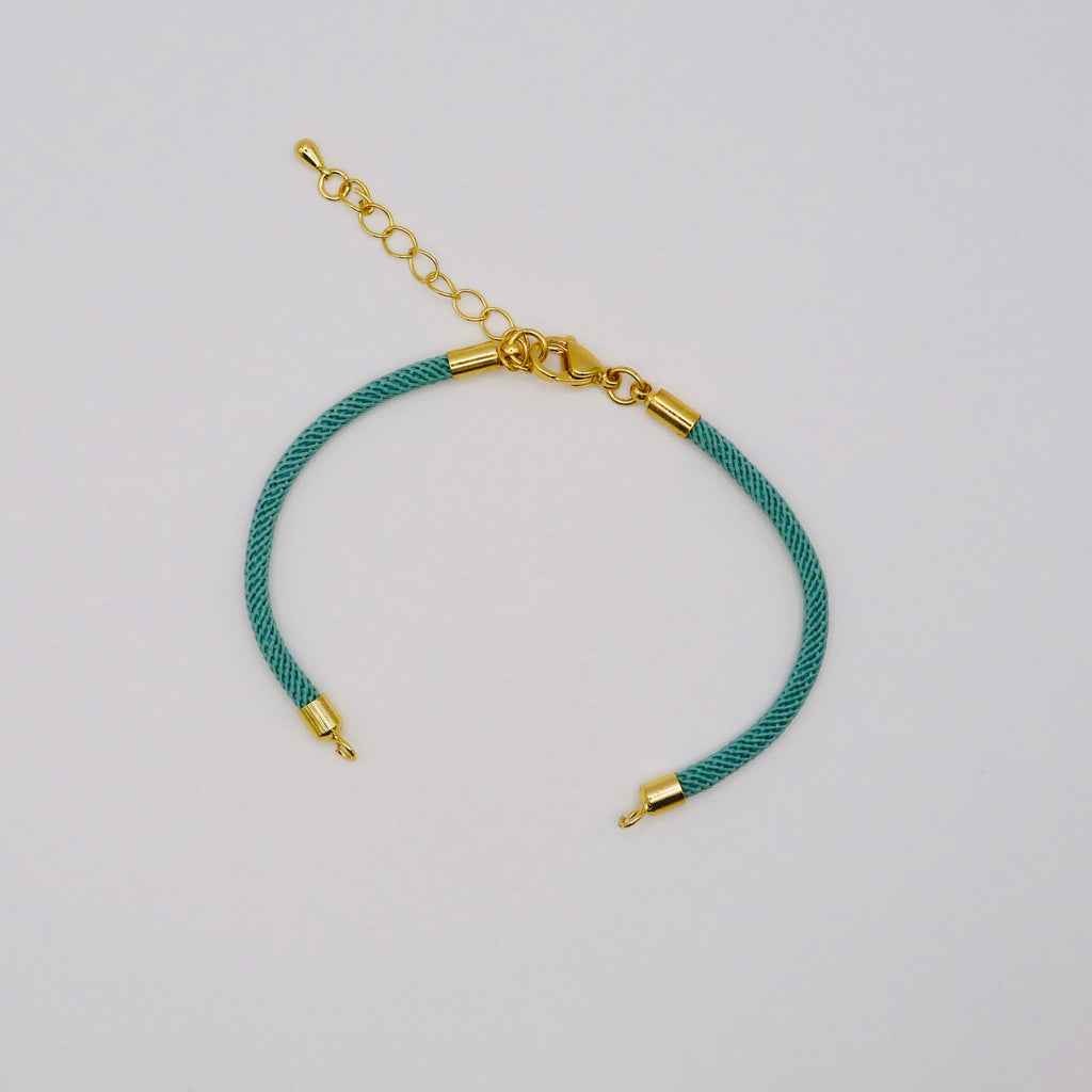 Waterpoof teal green nylon bracelet with gold adjustable chain in stainless steel.