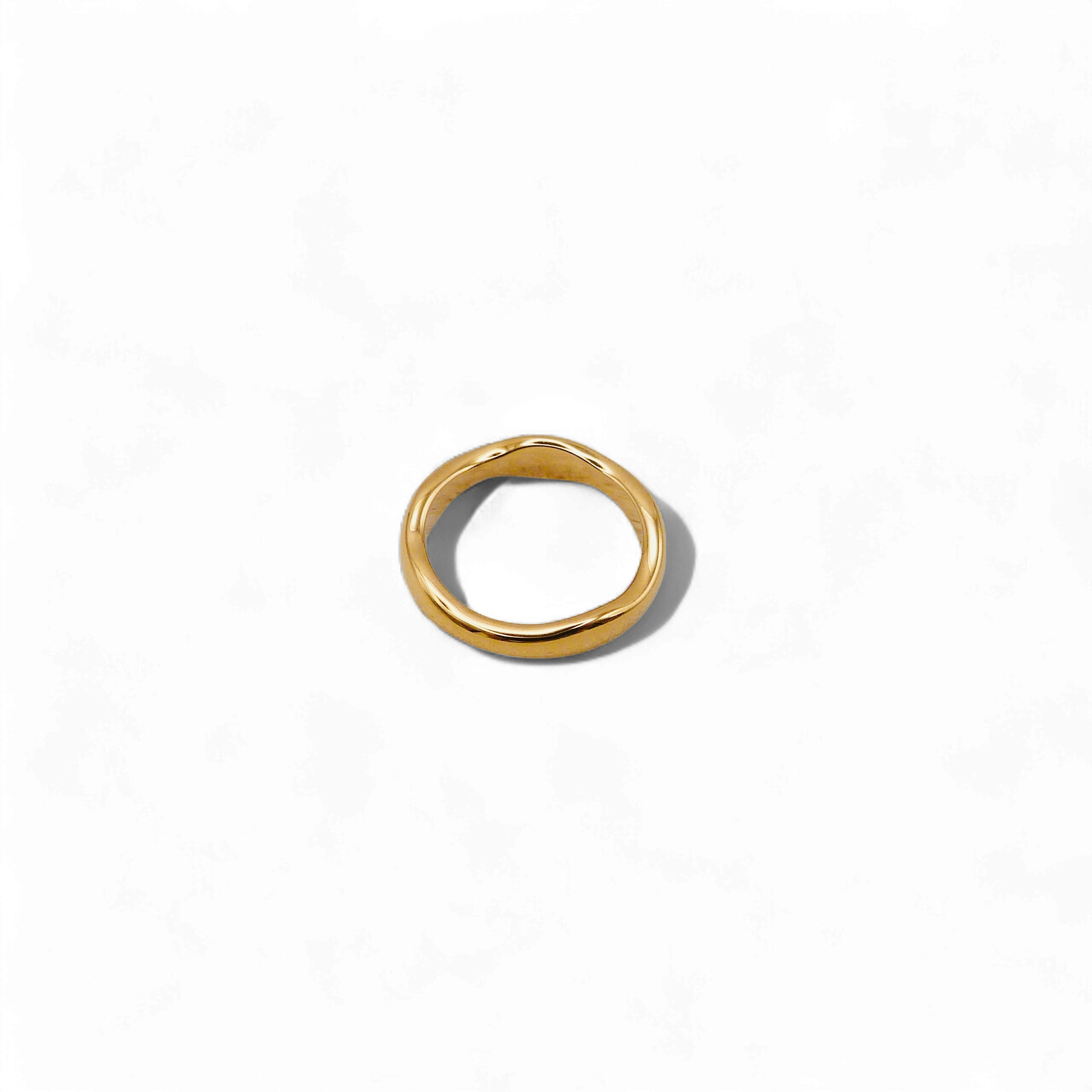 Gold wavy ring wtaerproof and stainless steel.
