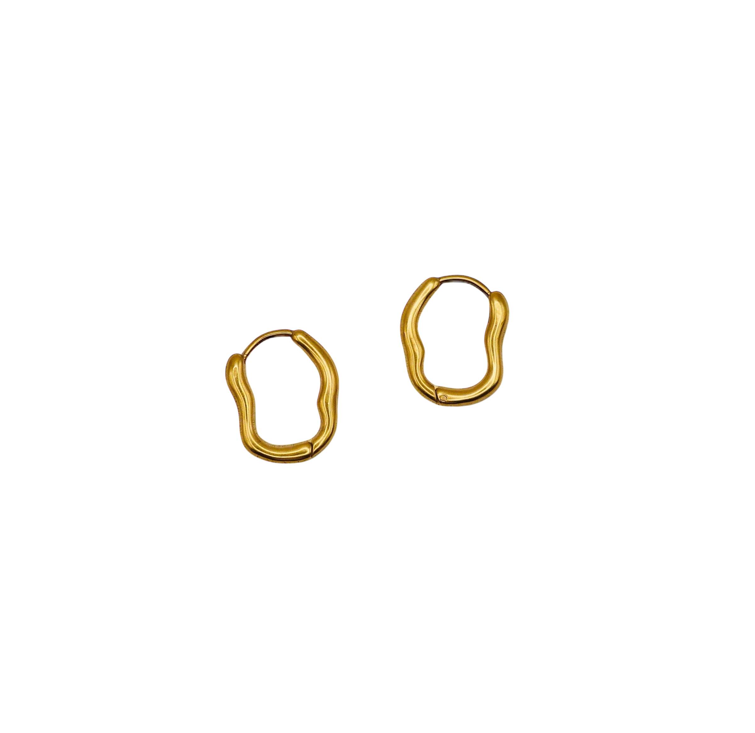 Waterproof pair of wavy gold hoop earrings made of stainless steel.